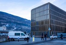 Crans Montana, per Moretti interrogatorio e incontro con mamma di due ragazze ferite