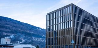 Crans Montana, per Moretti interrogatorio e incontro con mamma di due ragazze ferite