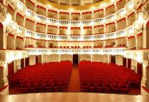 Napoli, la storia del Teatro Sannazaro: dal 1847 la ‘Bomboniera di Via Chiaia’