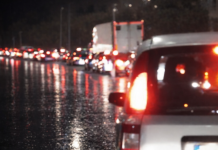 La pioggia apre una voragine in via Cremona: traffico in tilt