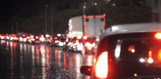 La pioggia apre una voragine in via Cremona: traffico in tilt