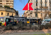 Tram deraglia a Milano e finisce contro un edificio, un morto e 39 feriti