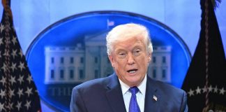 Dazi, Trump: “Molto deluso da sentenza Corte Suprema, mi vergogno per i giudici”. E annuncia tariffe globali del 10%