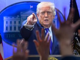 Trump, nuovi dazi dopo lo stop della Corte Suprema: “Non mi fermo”