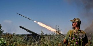 Ucraina, dalla tragedia della guerra al business della difesa: Kiev pronta a produrre armi per l’Europa
