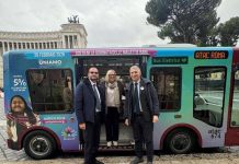Malattie rare: bus e billboard con i colori della campagna Uniamoleforze