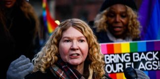 Trump rimuove la bandiera arcobaleno del Pride dal monumento per i diritti Lgbt di Stonewall
