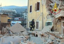 Verona, esplode bombola di gas e crolla palazzina di tre piani: un morto e 3 feriti