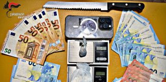 Porto Mantovano, droga e contanti in casa: 16enne arrestato per spaccio