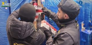 Scoperta fabbrica clandestina di sigarette, sequestri tra Sicilia e Veneto