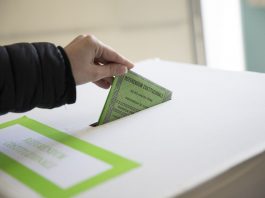 Referendum, alle 12 l’affluenza sfiora il 15%