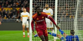 Una rete di Vaz piega il Lecce, la Roma vince 1-0 e aggancia la Juve