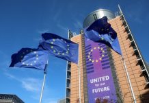 Cina, imprese pronte ad aumentare investimenti in Ue nonostante ostacoli normativi