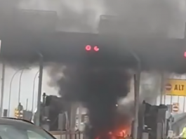 Fiamme al casello A22 di Affi: lunghe code in autostrada