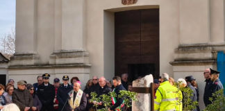 Canneto, inaugurato il monumento alle vittime del Covid: “Una colonna spezzata per ricordare”
