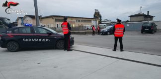 Ubriaca al volante con un tasso alcolemico sei volte oltre il limite: denunciata 44enne