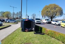 Mantova, scontro alla rotatoria di Porta Mulina: microcar si ribalta, due feriti