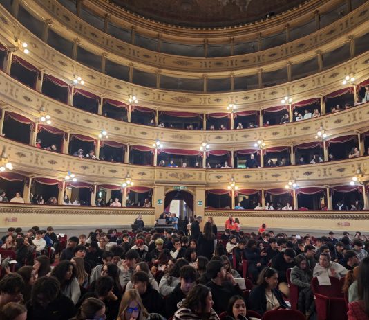 Oltre 500 studenti al Sociale per “Improsafe”: il teatro diventa lezione di sicurezza