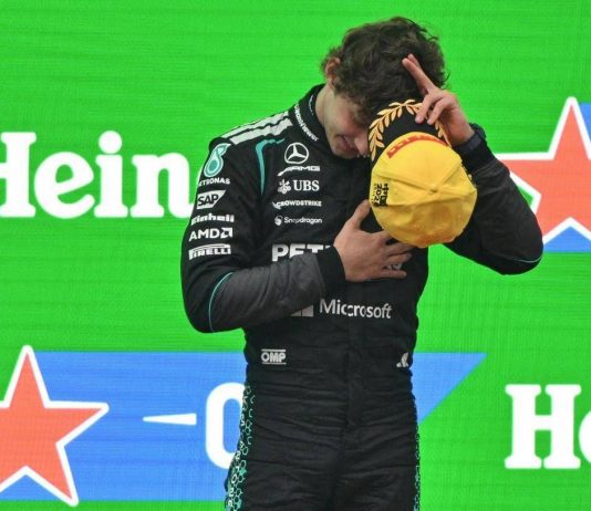 Antonelli in lacrime dopo il trionfo nel Gp di Cina: “Lo avevo promesso all’Italia”