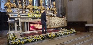 Aperta l’urna di Sant’Anselmo: al via ufficialmente le celebrazioni del Patrono
