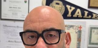 Smartphone prima di dormire? “Provoca problemi seri”, l’allarme di Bassetti