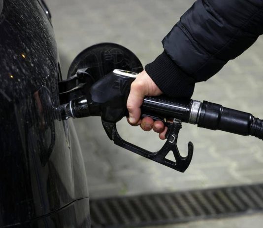 Carburanti, rallenta ma non si ferma corsa dei prezzi per diesel e benzina