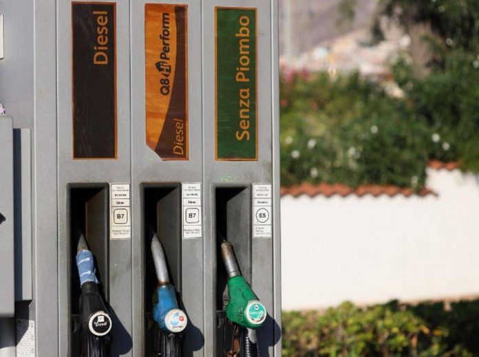 benzina_distributore_fg