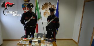Cocaina nascosta sottoterra nei campi: scoperti dai Carabinieri mentre scavano con le torce