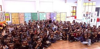 Il sindaco di Suzzara consegna 1.700 libri sulla storia locale a tutti gli studenti