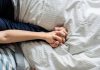 Sesso, lui a letto con l’App: l’aiuto digitale che allunga i tempi dell’amore
