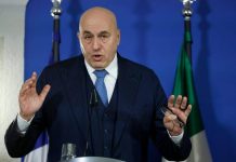 Iran, Crosetto: “Niente navi da guerra nello Stretto, serve linea europea condivisa”