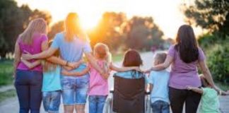 Fragile non capovolgere a Castiglione una tavola rotonda per riscoprire la fragilità