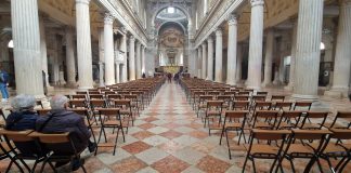 Duomo, nuova sperimentazione: riorganizzati spazi e sedute dei fedeli. L’altare torna sotto la cupola