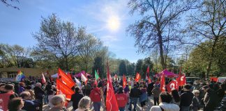 In quattrocento nel nome dell’antifascismo: “siamo qui per non farci dividere dall’odio”