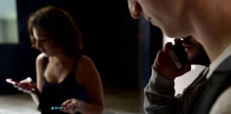 Gen Z e la “telefobia”. Ecco perché oggi si preferiscono i messaggi alle chiamate