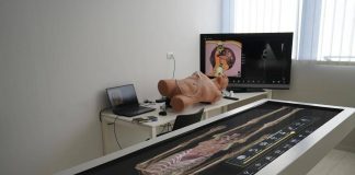 Pazienti-robot, simulatori e visori 3D per formare giovani medici