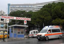 Genova, diciassettenne accoltellato alla schiena in centro storico