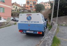 Donna uccisa a coltellate in casa a Genova, il figlio: “Non ricordo nulla”