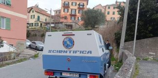Donna uccisa a coltellate in casa a Genova, il figlio: “Non ricordo nulla”