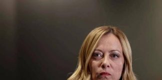Meloni: “Mi contestano se parlo e dicono che scappo se non parlo, preferirebbero non esistessi”