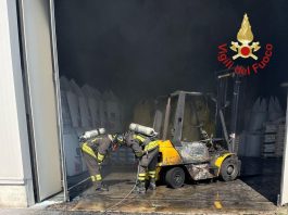 Incendio a Valdaro: fiamme in un’azienda, distrutto un muletto