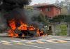Paura a Castiglione, auto in fiamme vicino alla scuola. Intervengono i vigili del fuoco
