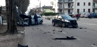 Suzzara, scontro tra auto all’incrocio tra via Toti e via Leopardi: 3 persone coinvolte