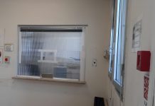 Notte di follia al pronto soccorso di Suzzara, ubriaco distrugge la vetrata del triage