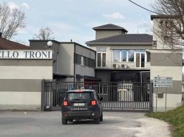 Troupe di Report aggredita al macello Troni di Monzambano