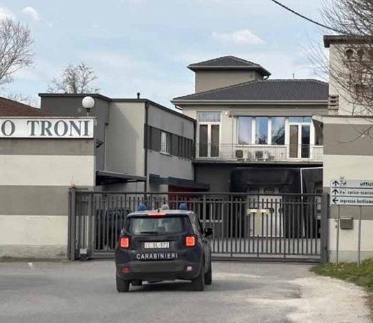 Troupe di Report aggredita al macello Troni di Monzambano