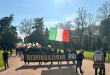 In 600 in piazza Virgiliana per la remigrazione: al sit-in anche la Lega