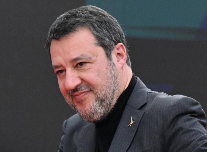 matteosalvini_sorridente_giacca_ipa_fg