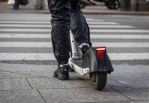 Monopattini, dal 16 maggio scatta obbligo targa e assicurazione: multe fino a 400 euro