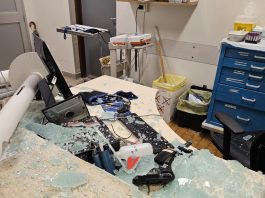 Notte di follia al pronto soccorso di Suzzara, ubriaco distrugge la vetrata del triage